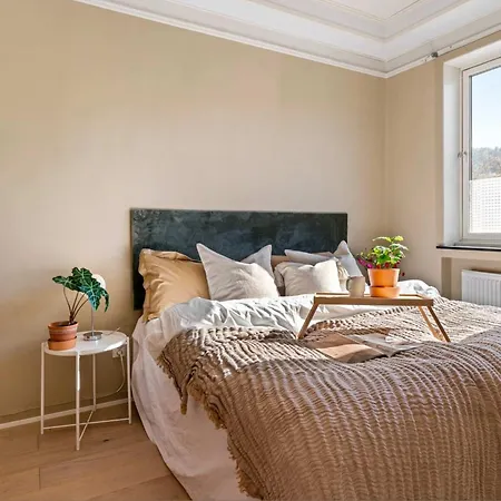 Roomsly - Bright Downtown With Rooftop Terrace